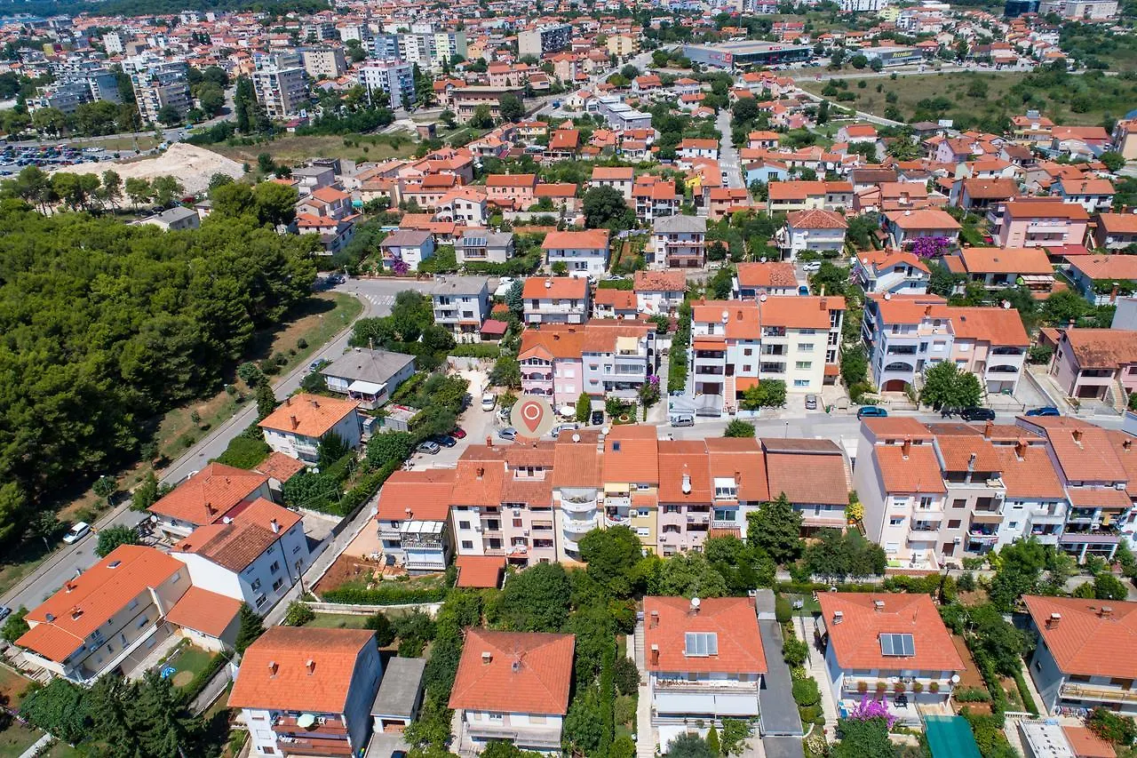 Apartment Dendy Pula 0*,