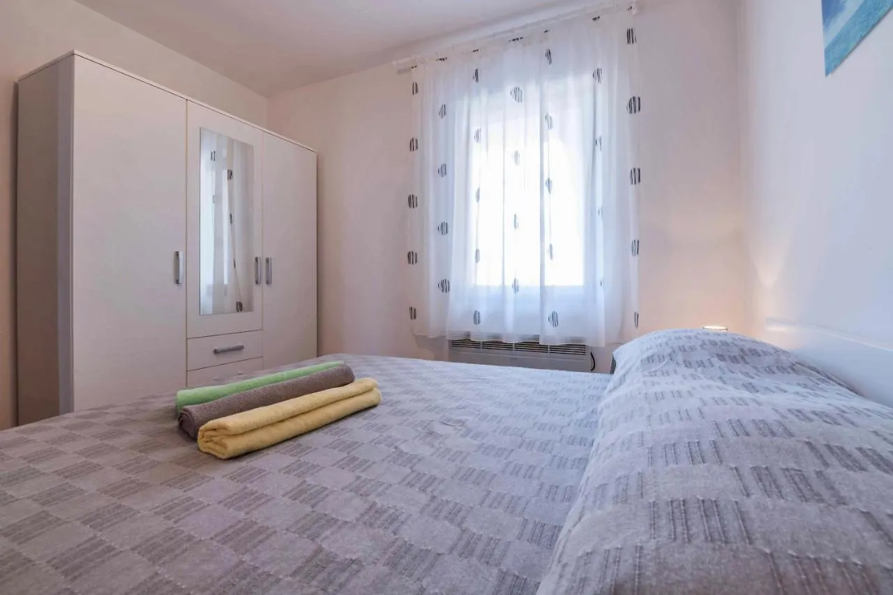 Apartment Dendy Pula 0*,  Croatia